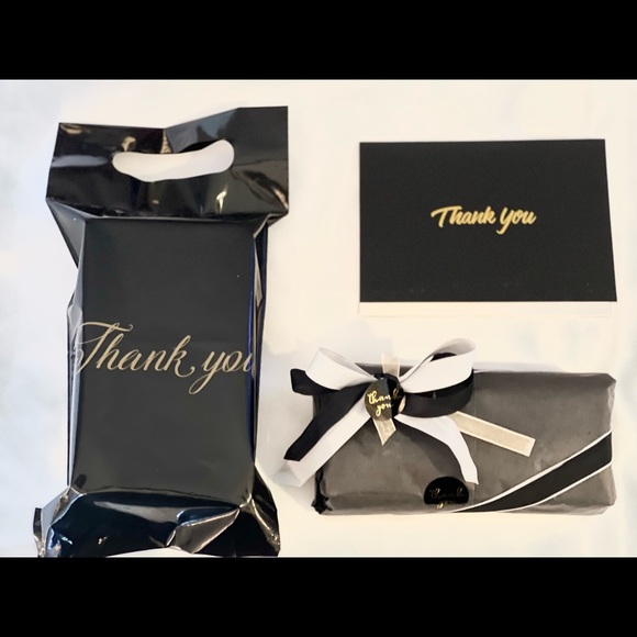 ⭐️ COMES GIFT WRAPPED ⭐️ BLACK SQAURE EARRINGS - Picture 9 of 10